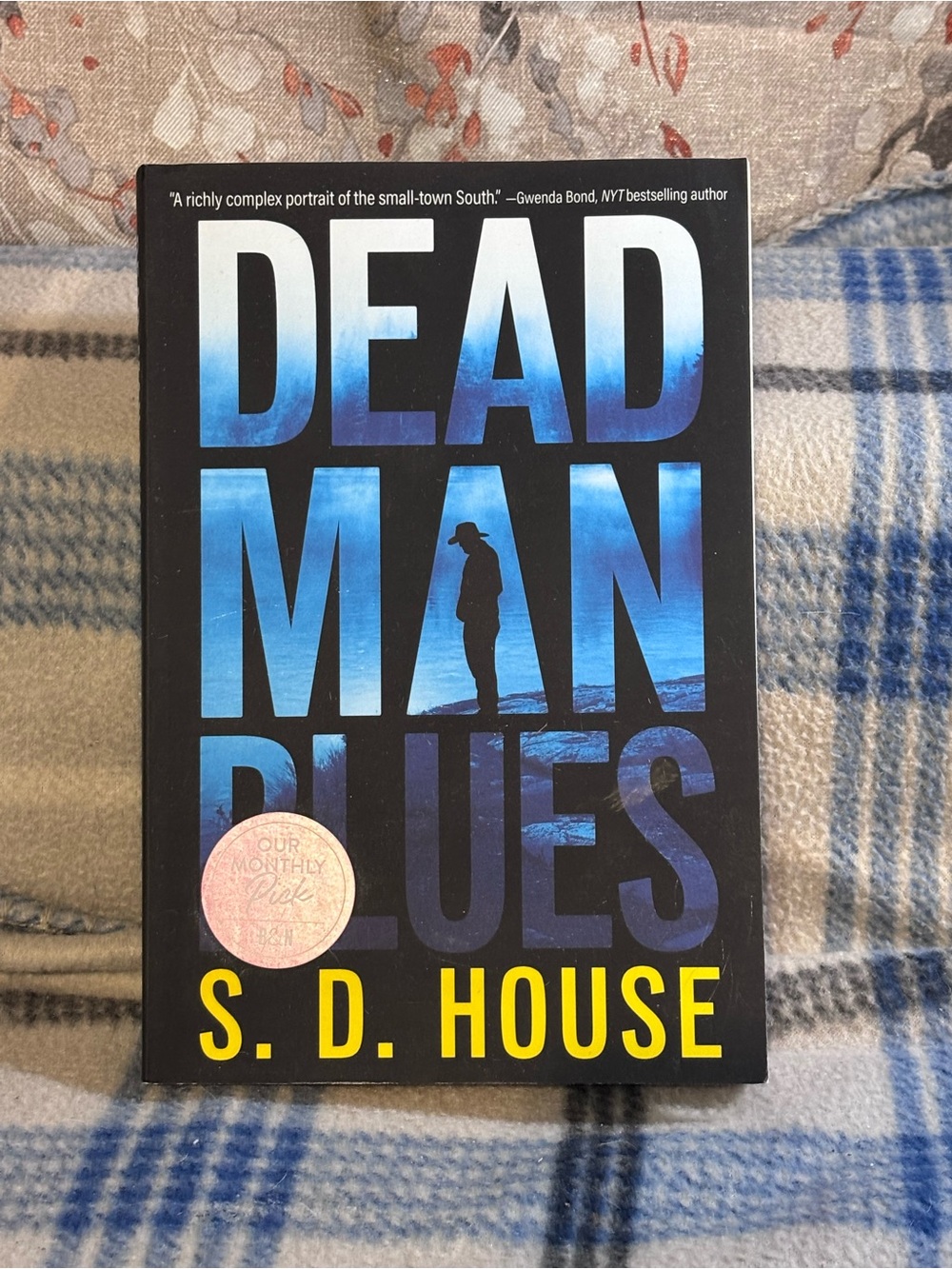 Dead Man Blues. Paperback. Library withdrawal